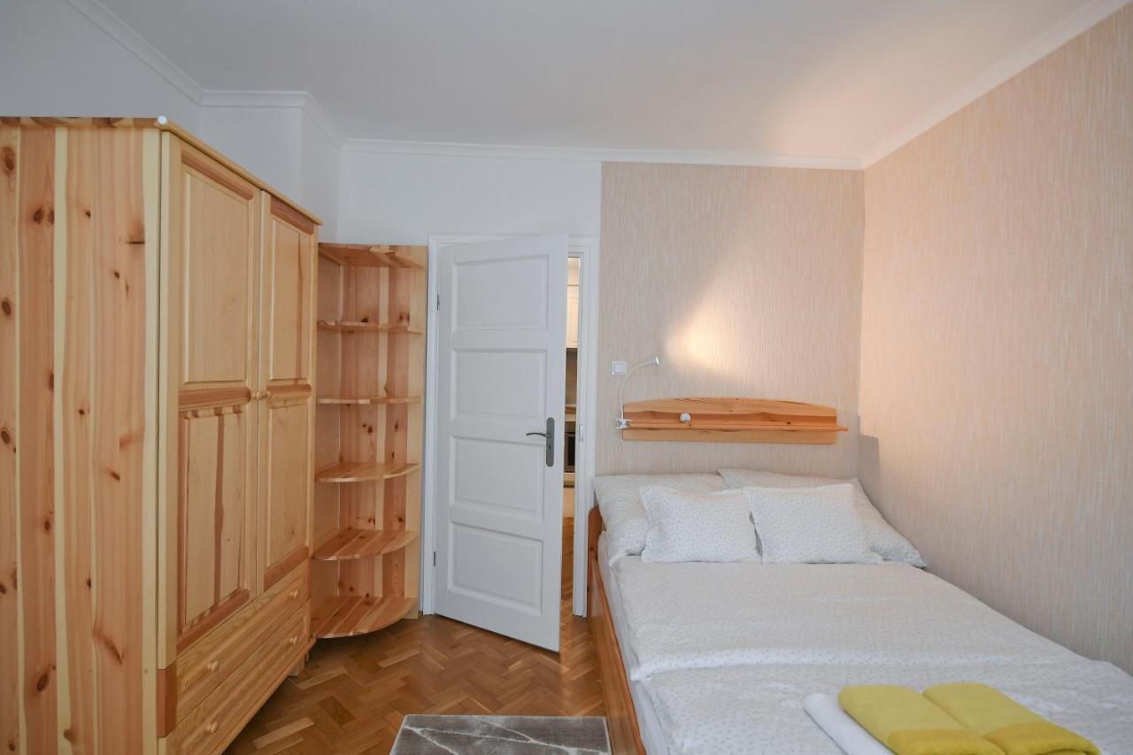 Vicente'S Apartment Eger Buitenkant foto
