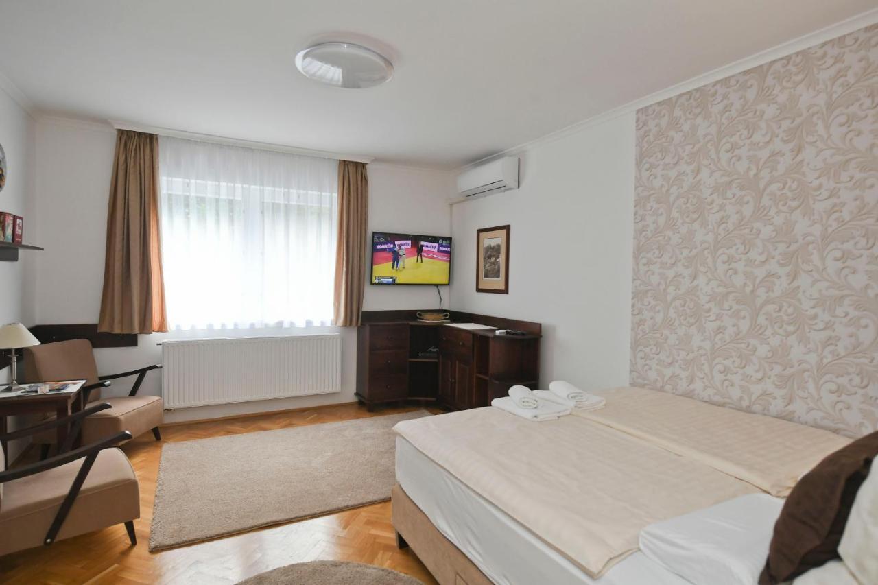 Vicente'S Apartment Eger Buitenkant foto