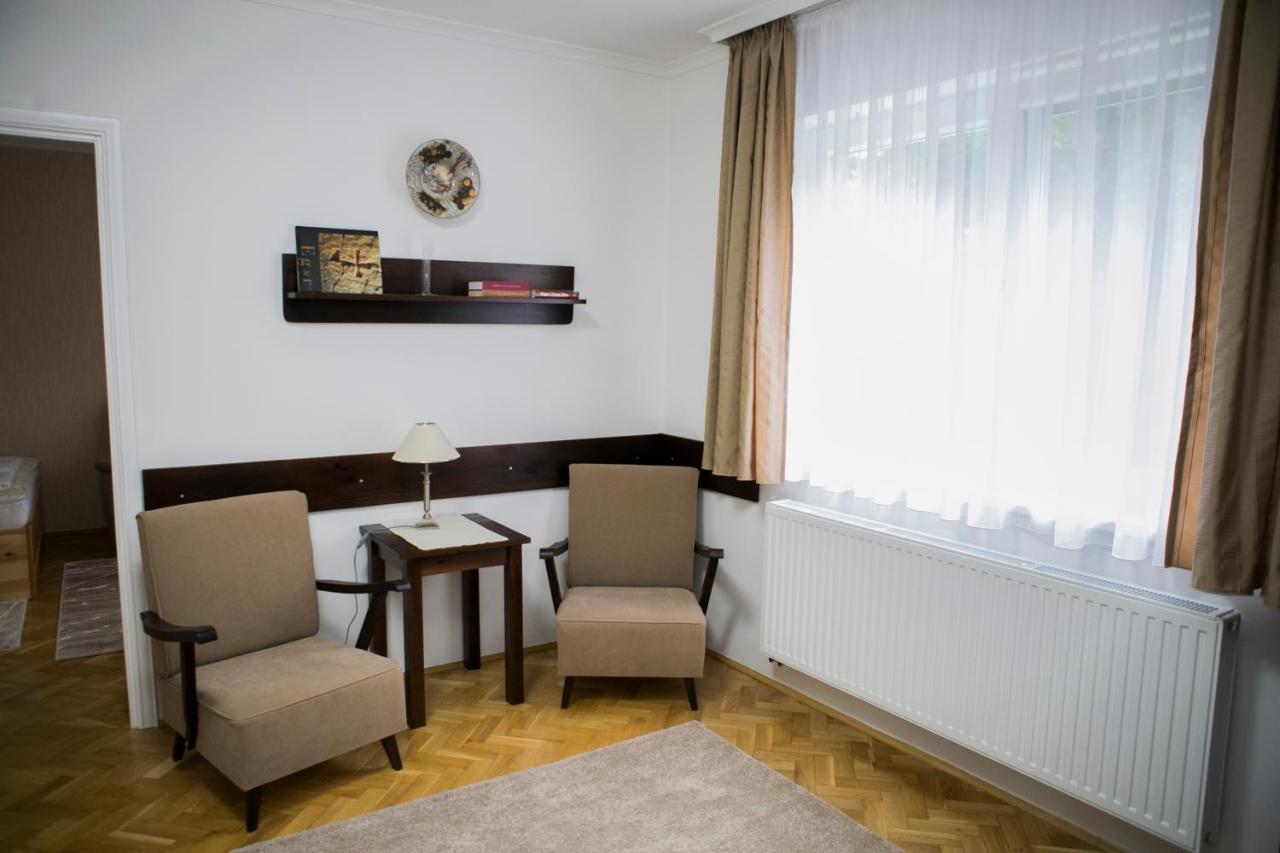 Vicente'S Apartment Eger Buitenkant foto